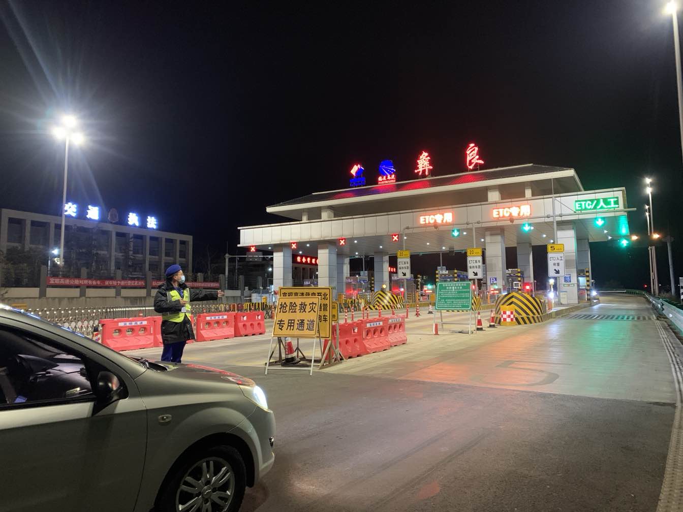 中国电建第一时间参与云南昭通山体滑坡抢险救援(图3) 中国电建第一时间参与云南昭通山体滑坡抢险救援(图3)