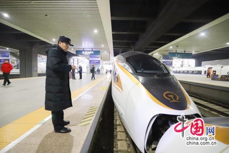 新春走基层|农历小年随车机械师“千里走单骑”(图2) 新春走基层|农历小年随车机械师“千里走单骑”(图2)