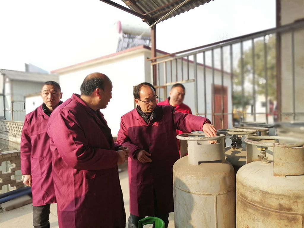 河南省唐河县市场监管局开展节前特种设备安全专项检查(图1) 河南省唐河县市场监管局开展节前特种设备安全专项检查(图1)
