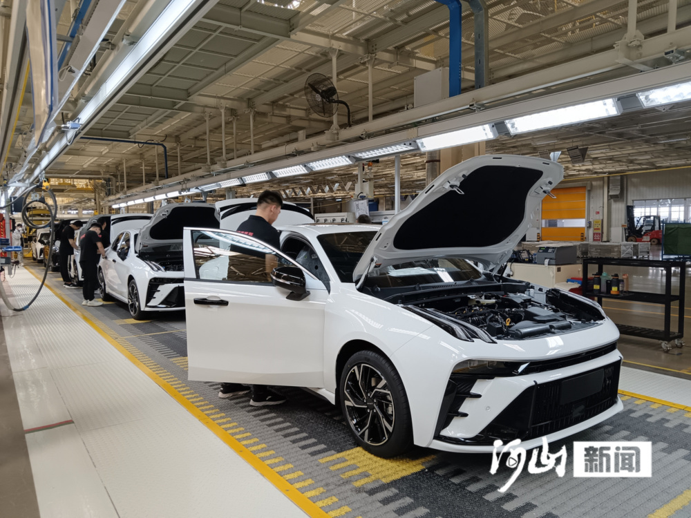张家口市加速构建现代化产业体系 规上工业增加值、工业技改投资增速均居全省第一(图1) 张家口市加速构建现代化产业体系 规上工业增加值、工业技改投资增速均居全省第一(图1)