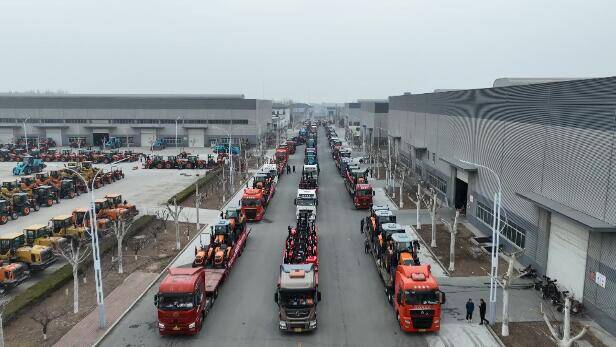 潍坊昌乐:500多台套机械设备发往全国各地 全力冲刺“开门红”(图1) 潍坊昌乐:500多台套机械设备发往全国各地 全力冲刺“开门红”(图1)