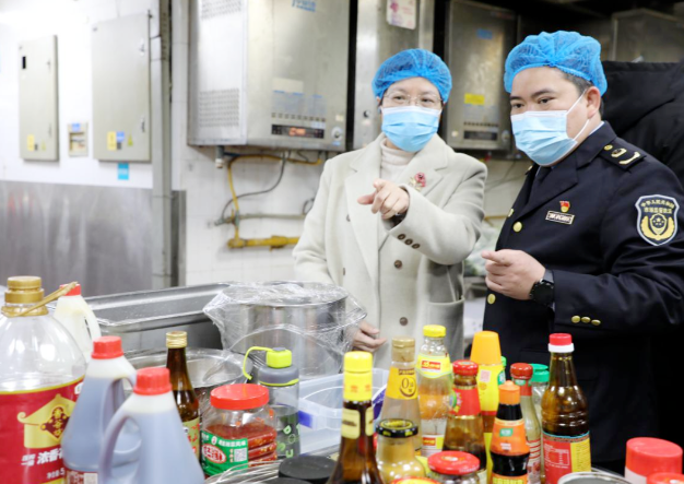 广西钦州市市场监管局全力保障全市“两会”期间食品和特种设备安全(图1)