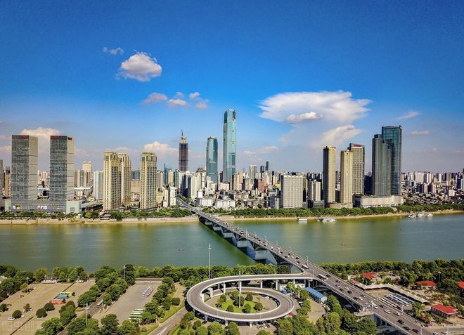 中国前8的超级工程机械多牛看长沙徐州潍坊柳州龙岩济宁实力(图10) 中国前8的超级工程机械多牛看长沙徐州潍坊柳州龙岩济宁实力(图10)