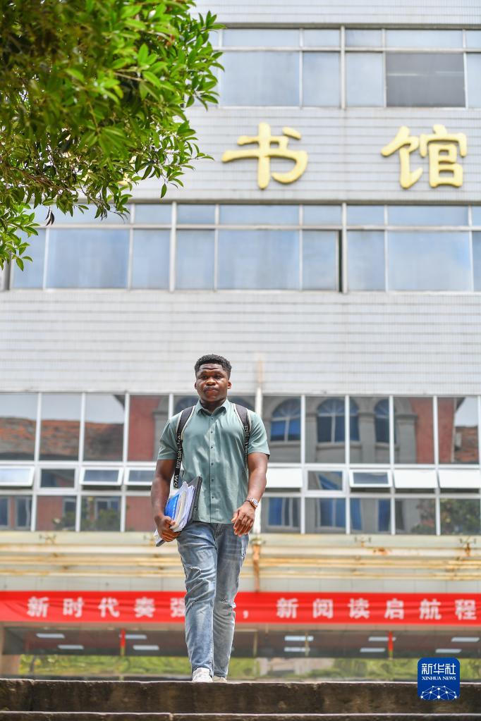 非洲青年何丁:我在中国学机械(图2) 非洲青年何丁:我在中国学机械(图2)