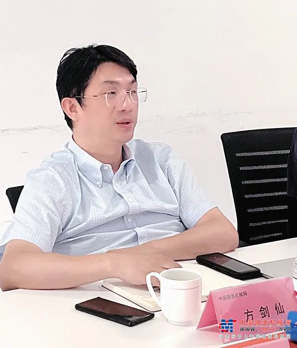 中国散装水泥推广发展协会领导莅临路面机械网调研(图2) 中国散装水泥推广发展协会领导莅临路面机械网调研(图2)