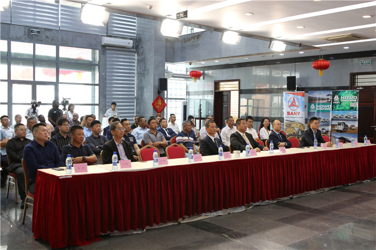 中国品牌重型机械、载重车辆宣介会在苏里南举行(图3)