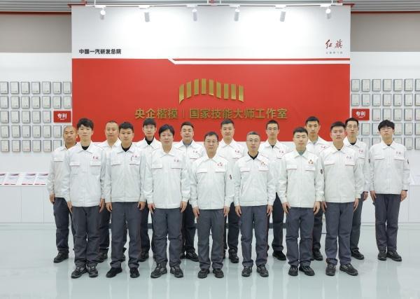 劳动者之歌｜一汽研发总院整车开发院试制部机加中心数控班：一支能力强、肯吃苦、能打硬仗的队伍(图2)