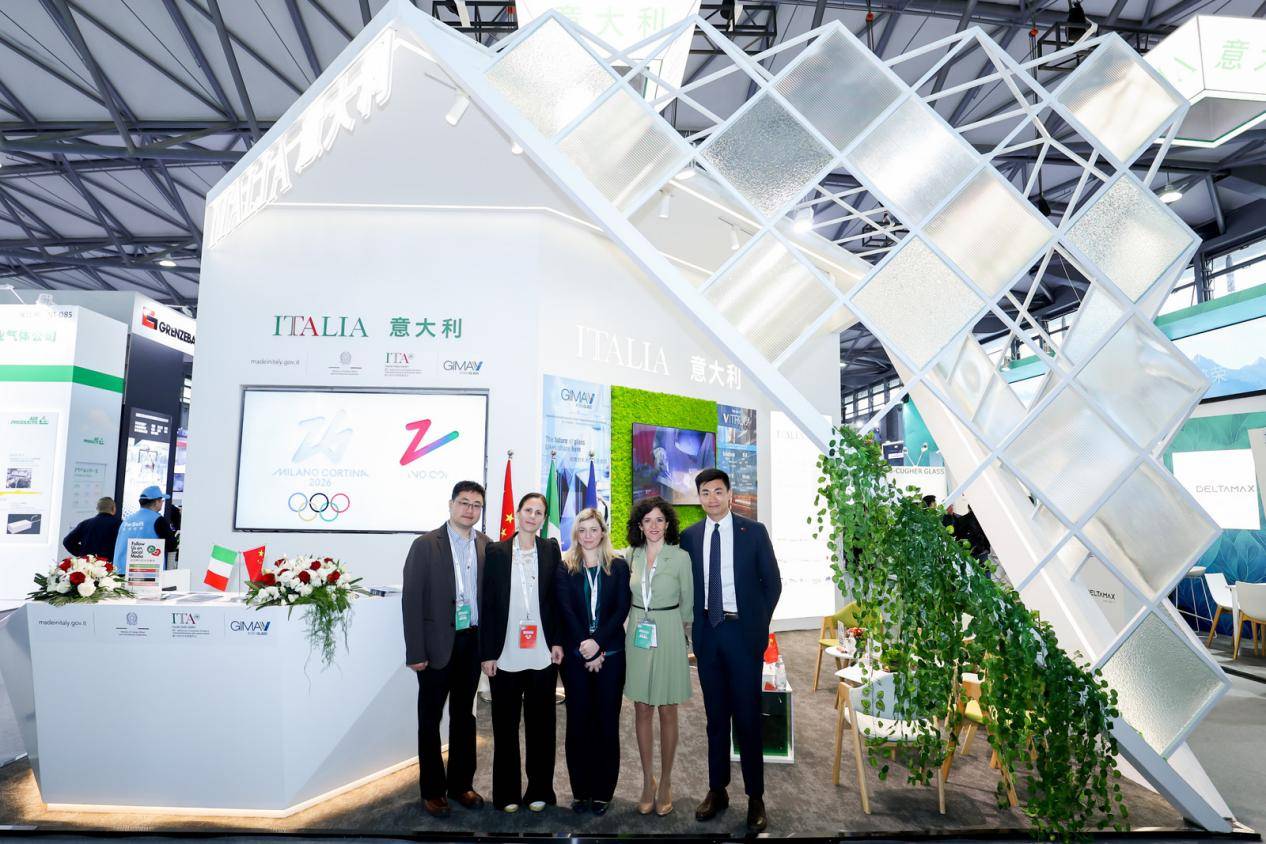 意大利展团在第33届中国国际玻璃工业技术展展现产业优势(图4) 意大利展团在第33届中国国际玻璃工业技术展展现产业优势(图4)