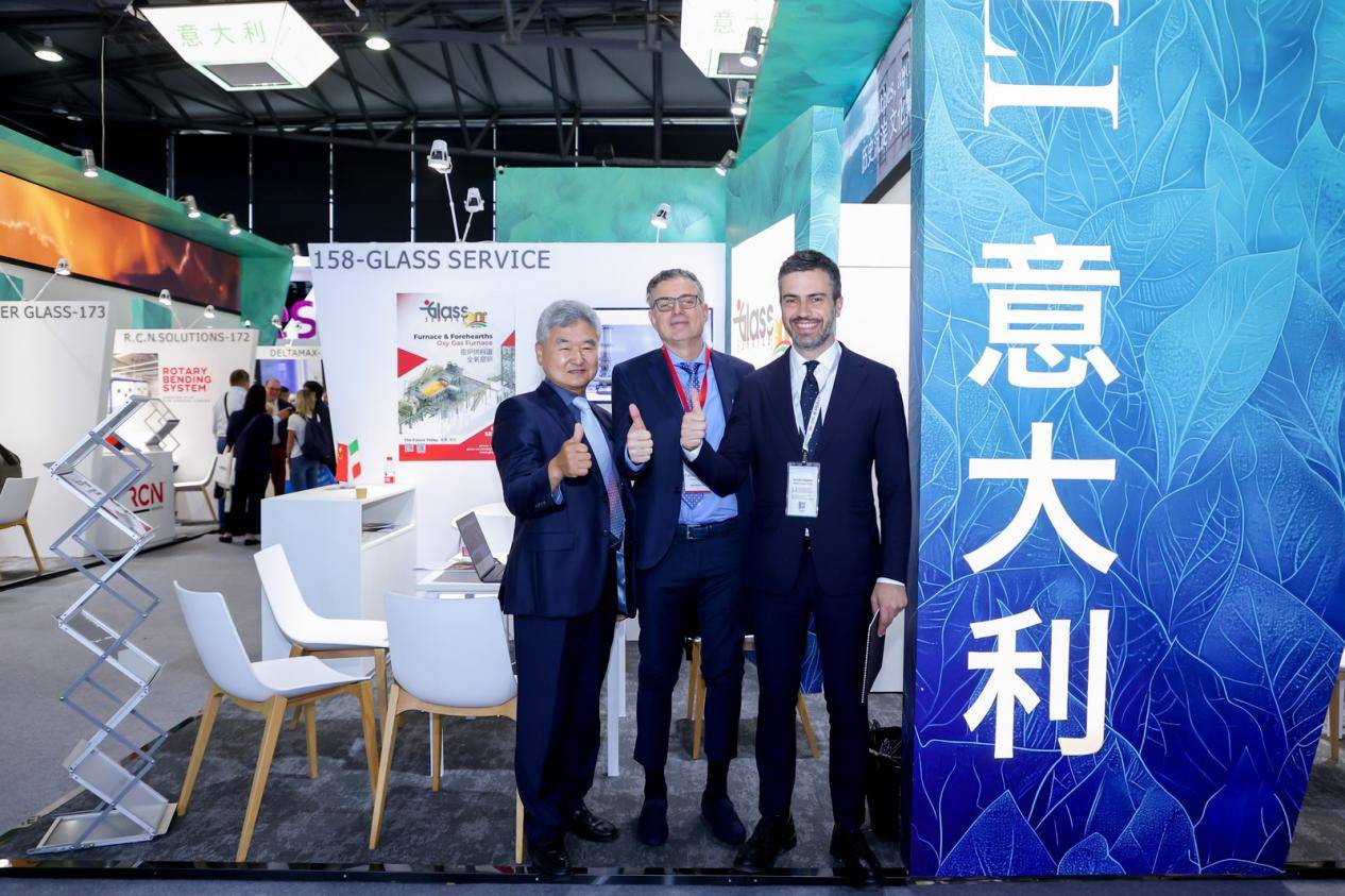 意大利展团在第33届中国国际玻璃工业技术展展现产业优势(图6) 意大利展团在第33届中国国际玻璃工业技术展展现产业优势(图6)