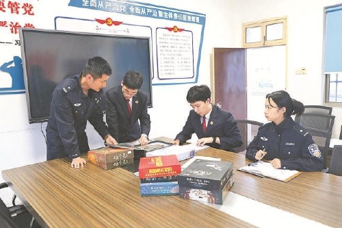 兄妹二人为了提高“剧本杀”的仿线多万元采购新印刷设备形成了拥有十几台印刷机、三个车间规模的厂——990余种盗版“剧本杀”被销往全国(图1) 兄妹二人为了提高“剧本杀”的仿线多万元采购新印刷设备形成了拥有十几台印刷机、三个车间规模的厂——990余种盗版“剧本杀”被销往全国(图1)