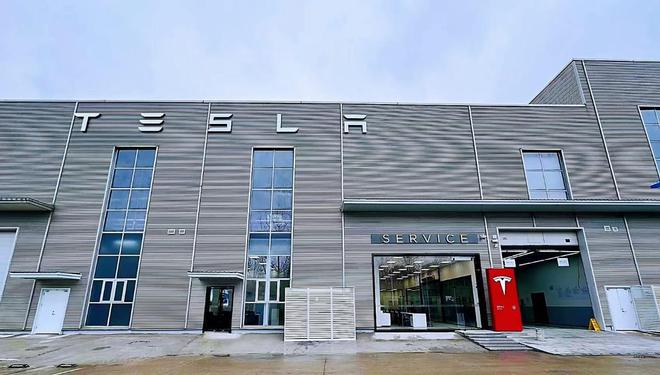 特斯拉Model 3高性能版武汉首秀 华中区最大直营钣喷中心落地江城(图7) 特斯拉Model 3高性能版武汉首秀 华中区最大直营钣喷中心落地江城(图7)
