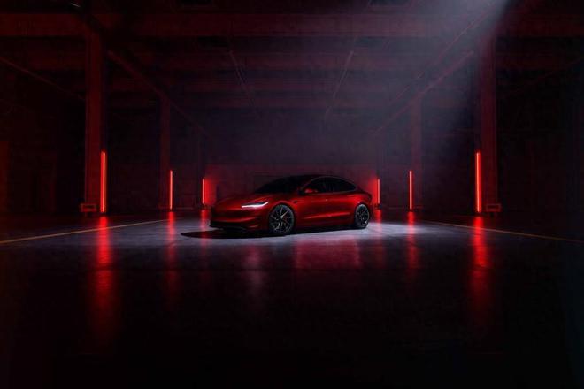 特斯拉Model 3高性能版武汉首秀 华中区最大直营钣喷中心落地江城(图1) 特斯拉Model 3高性能版武汉首秀 华中区最大直营钣喷中心落地江城(图1)