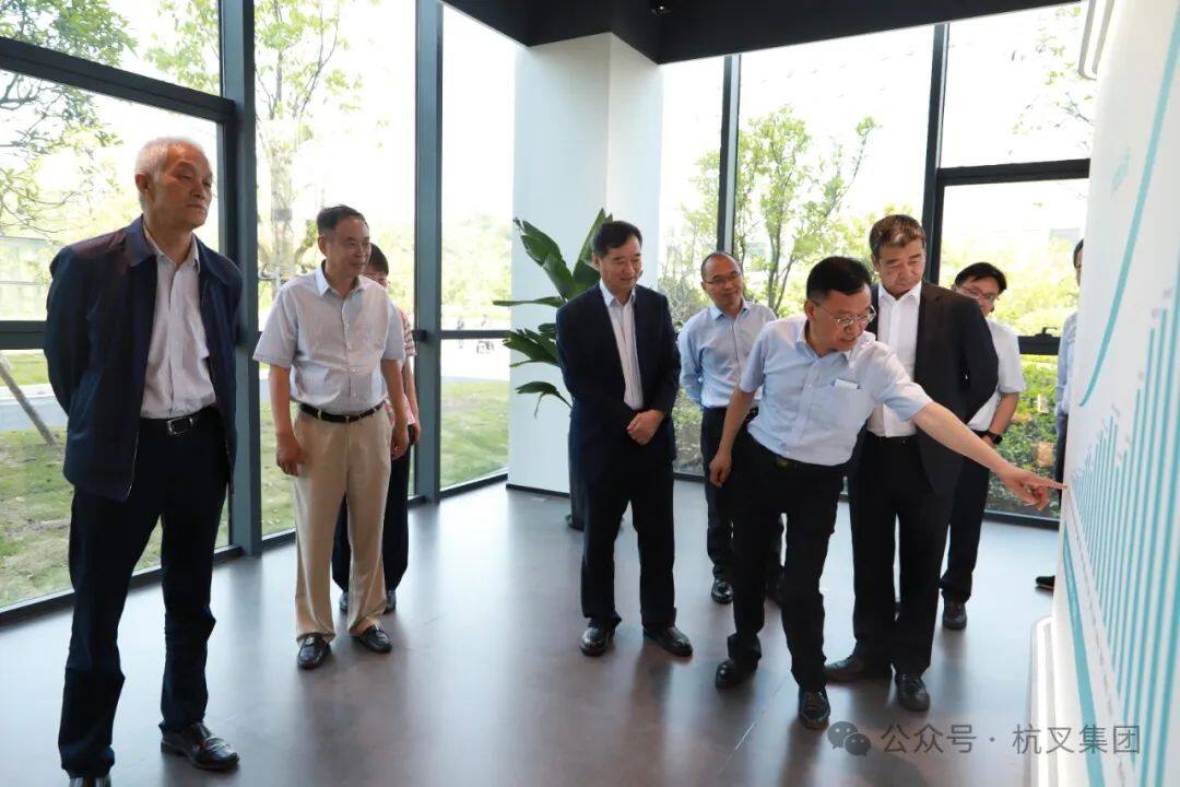 中国工程机械工业协会苏子孟会长一行走访调研杭叉集团(图1) 中国工程机械工业协会苏子孟会长一行走访调研杭叉集团(图1)