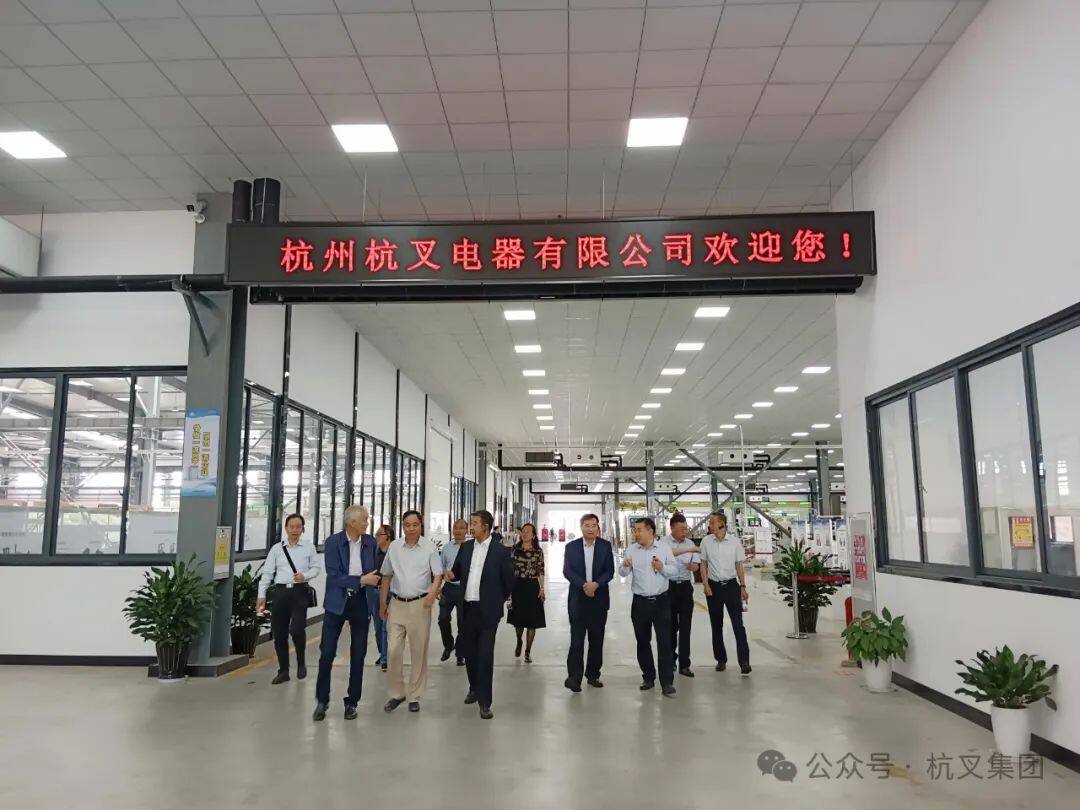 中国工程机械工业协会苏子孟会长一行走访调研杭叉集团(图2) 中国工程机械工业协会苏子孟会长一行走访调研杭叉集团(图2)