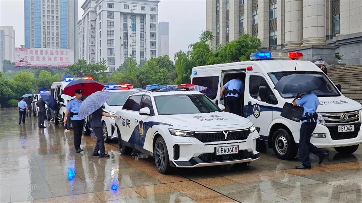 湖北法院“荆楚雷霆2024”让“纸上权利”变真金白银(图2) 湖北法院“荆楚雷霆2024”让“纸上权利”变真金白银(图2)