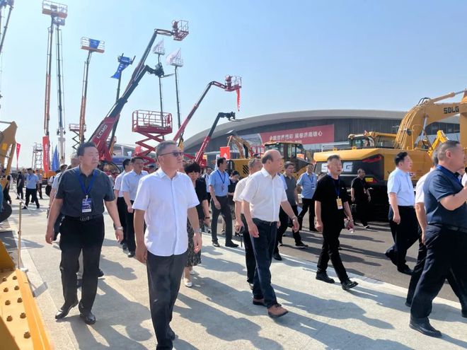 中国（济南）国际工程机械暨装备制造产业链博览会在济南举办(图3)