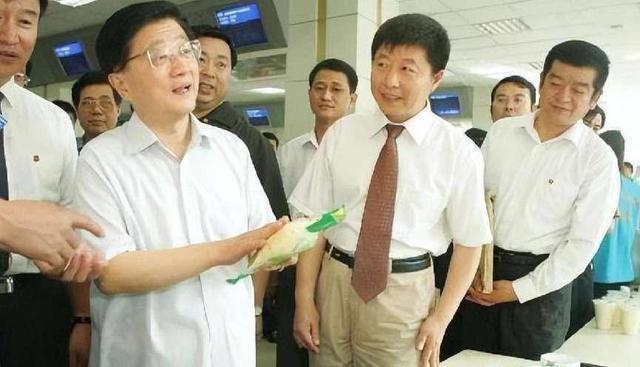 “黄菊”曾任国务院副总理去世八年后骨灰为何从八宝山迁出(图6) “黄菊”曾任国务院副总理去世八年后骨灰为何从八宝山迁出(图6)