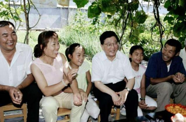 “黄菊”曾任国务院副总理去世八年后骨灰为何从八宝山迁出(图17) “黄菊”曾任国务院副总理去世八年后骨灰为何从八宝山迁出(图17)