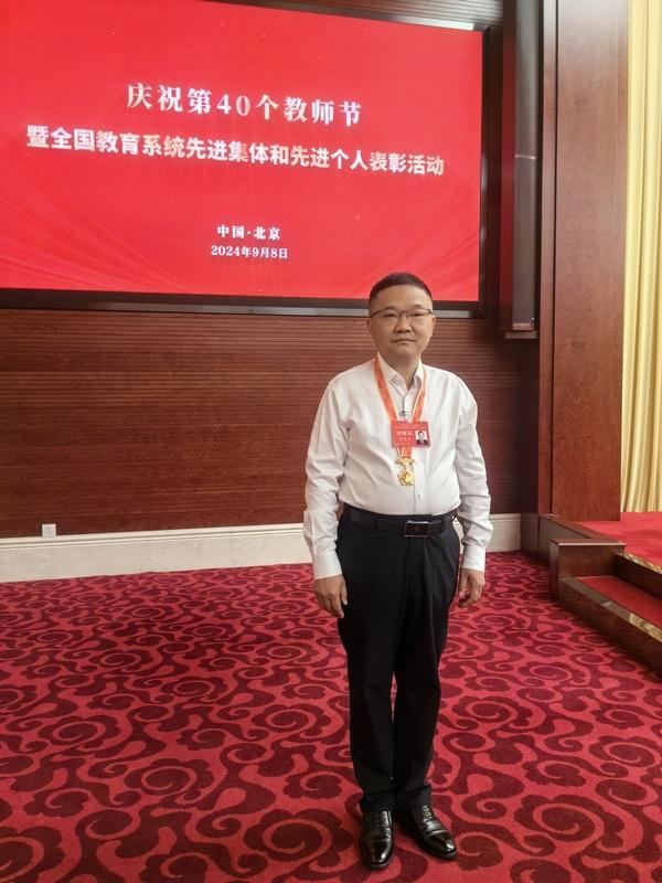 全国模范教师张富贵：潜心农机教学科研 服务农业农村发展(图4)