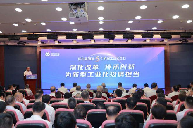 全国农机作业指挥调度平台已接入农机终端设备90多万台(图1)