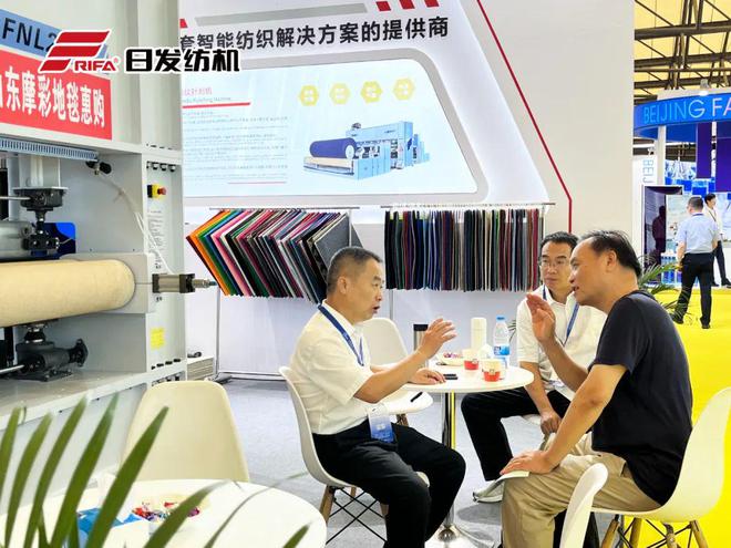 日发纺机亮相上海非织造展览会 RFTW10条纹机满足企业稳定需求(图1) 日发纺机亮相上海非织造展览会 RFTW10条纹机满足企业稳定需求(图1)