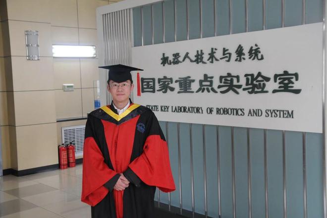 哈工大毕业生游玮：让中国制造业实现“机器人自由”(图2)