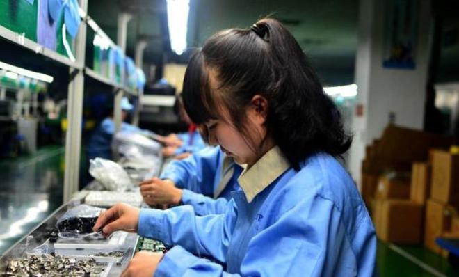 开出6000月薪仍遇冷中国工厂和制造业正在被新一代年轻人抛弃(图3) 开出6000月薪仍遇冷中国工厂和制造业正在被新一代年轻人抛弃(图3)