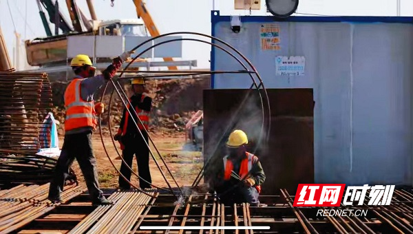 湖南重点水运建设项目节后复工复产忙 抢抓工程进度(图4) 湖南重点水运建设项目节后复工复产忙 抢抓工程进度(图4)