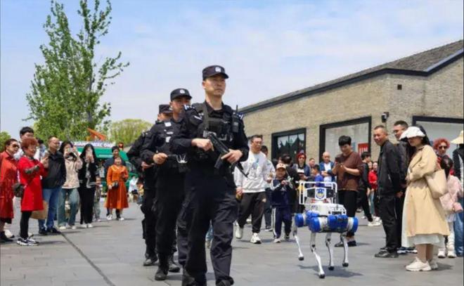 中国“机器狼”亮相投入战场后或将改变未来战场格局!(图22) 中国“机器狼”亮相投入战场后或将改变未来战场格局!(图22)