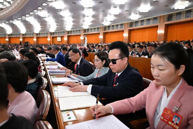凝心聚力开新局——2025年全国两会巡礼(图7) 凝心聚力开新局——2025年全国两会巡礼(图7)