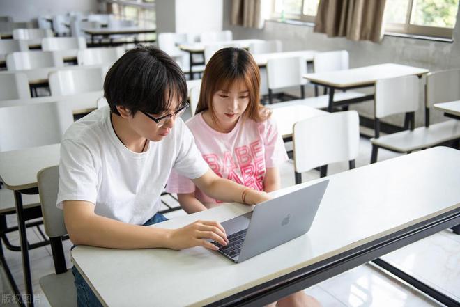 10专业就业率90%本科生月收入增长率出炉5类行业涨幅超10%(图6) 10专业就业率90%本科生月收入增长率出炉5类行业涨幅超10%(图6)
