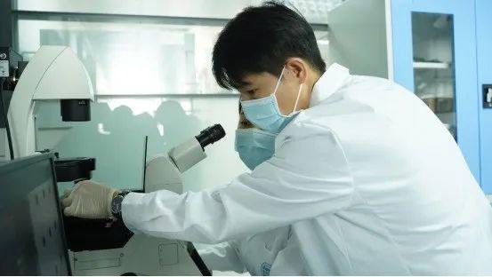 优秀!6位华南理工师生获评“年度人物”(图3) 优秀!6位华南理工师生获评“年度人物”(图3)