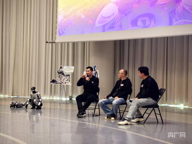2025怀柔科学城“共享未来”系列科普活动之“拥抱智能时代”举办 零距离触摸未来图景(图4)